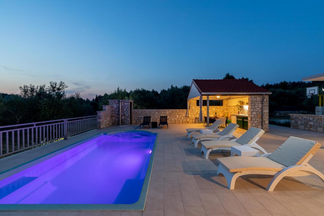 Villa Barbara - Olive Paradise, With Chlorine-Free Pool 벨라루카 외부 사진