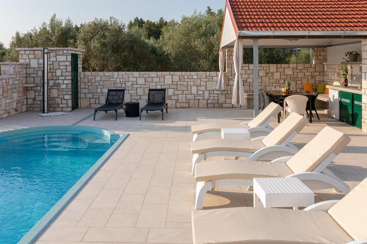 Villa Barbara - Olive Paradise, With Chlorine-Free Pool 벨라루카 외부 사진
