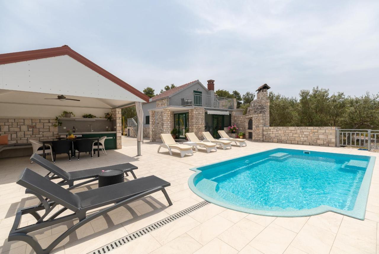 Villa Barbara - Olive Paradise, With Chlorine-Free Pool 벨라루카 외부 사진